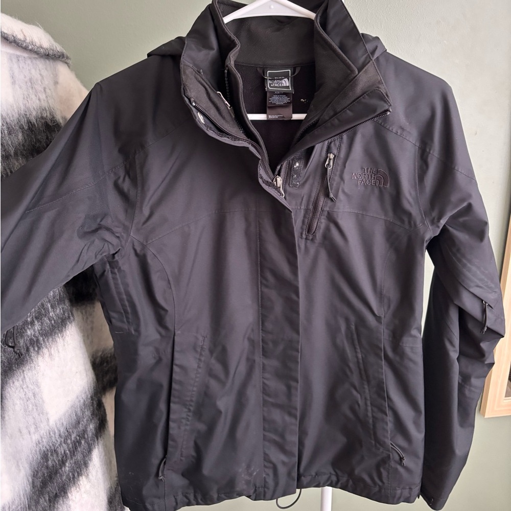 Black women’s north face jacket